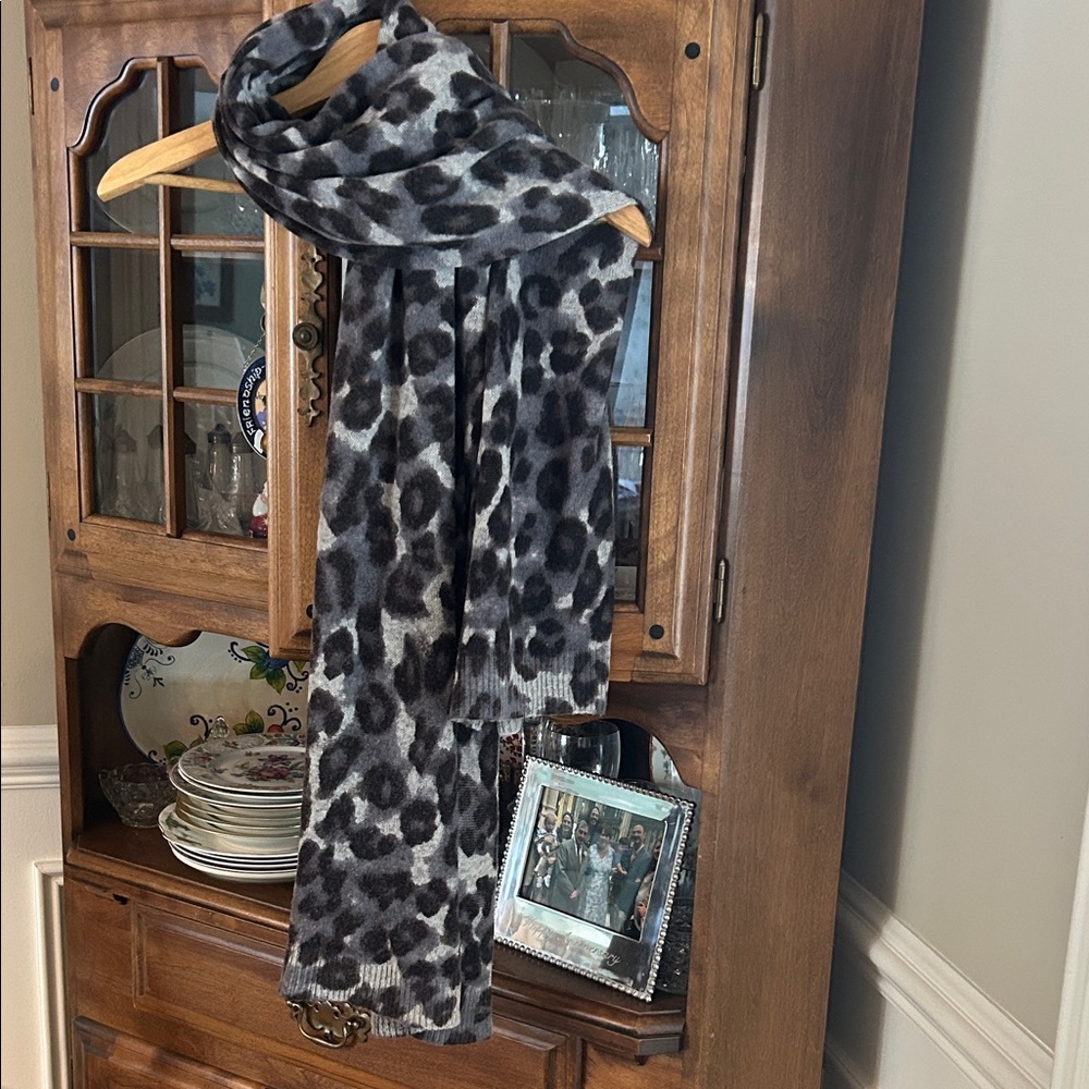 Banana Republic Gray Leopard Print Scarf